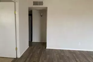 7619 W Clarendon Ave, Phoenix, AZ 85033 - Photo 9