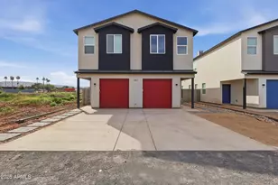 2813 E Trumbull Rd, Phoenix, AZ 85040 - Photo 1