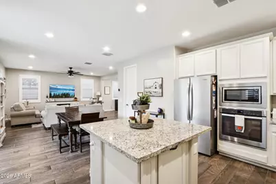 2041 E Wisteria Drive, Chandler, AZ 85286 - Photo 9