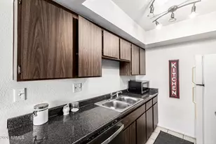 2541 N 22nd Dr, Phoenix, AZ 85009 - Photo 11