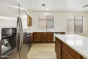 3129 W T Ryan Ln, Phoenix, AZ 85041 - Photo 11