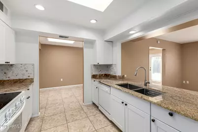 9425 W Rolling Hills Drive, Sun City, AZ 85351 - Photo 19