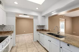 9425 W Rolling Hills Dr, Sun City, AZ 85351 - Photo 19