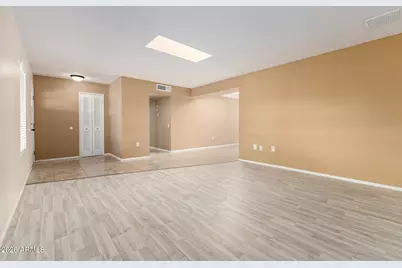 9425 W Rolling Hills Drive, Sun City, AZ 85351 - Photo 5