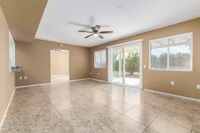 9425 W Rolling Hills Drive, Sun City, AZ 85351 - Photo 11