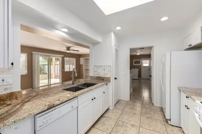 9425 W Rolling Hills Drive, Sun City, AZ 85351 - Photo 17