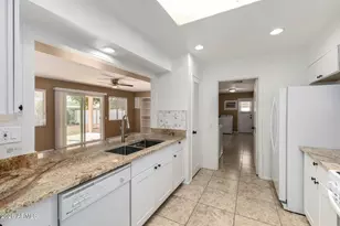 9425 W Rolling Hills Dr, Sun City, AZ 85351 - Photo 17