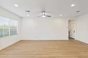 6455 N 17th Pl, Phoenix, AZ 85016 - Photo 17