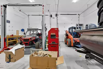 112 W Circle Mountain Road, New River, AZ 85087 - Photo 47