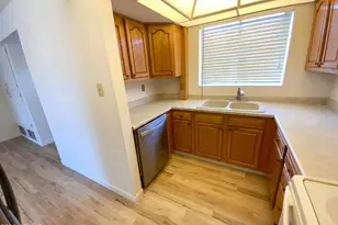 10826 N Fairway Ct E, Sun City, AZ 85351 - Photo 11