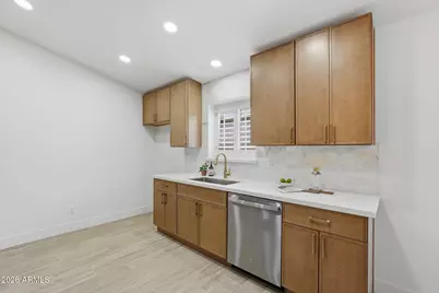 4716 E Lone Cactus Drive, Phoenix, AZ 85050 - Photo 9