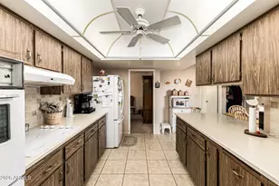 10422 W Roundelay Cir, Sun City, AZ 85351 - Photo 17