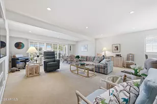 10438 W Saratoga Cir, Sun City, AZ 85351 - Photo 11