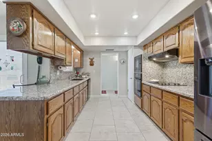 10438 W Saratoga Cir, Sun City, AZ 85351 - Photo 17