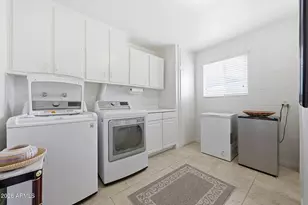 10438 W Saratoga Cir, Sun City, AZ 85351 - Photo 29