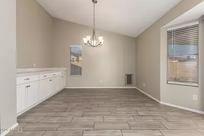 8057 W Dreyfus Drive, Peoria, AZ 85381 - Photo 7