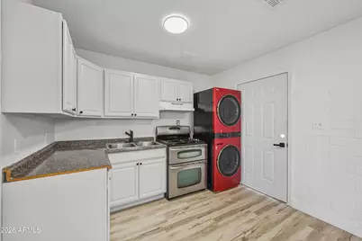 2824 E Chipman Road, Phoenix, AZ 85040 - Photo 9