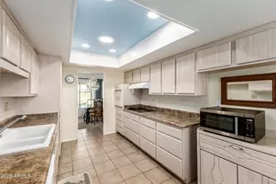 10126 W Brookside Dr, Sun City, AZ 85351 - Photo 7