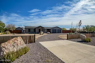 36805 N 24th St, Phoenix, AZ 85086 - Photo 3