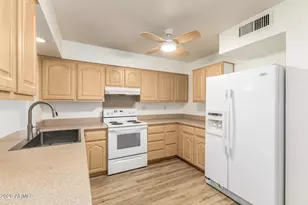 10907 W Thunderbird Blvd, Sun City, AZ 85351 - Photo 23