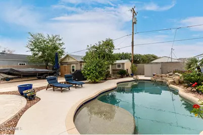 521 W Wilshire Drive, Phoenix, AZ 85003 - Photo 31