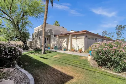 3221 N 37th Street #10, Phoenix, AZ 85018 - Photo 3