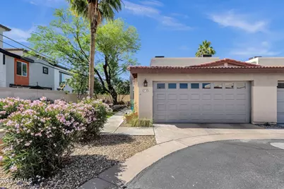 3221 N 37th Street #10, Phoenix, AZ 85018 - Photo 1