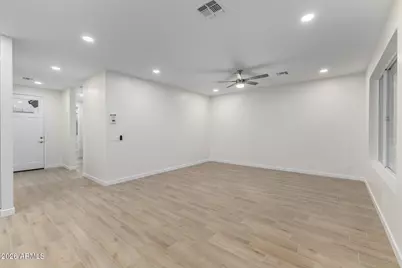 10525 W Buena Vista Drive, Arizona City, AZ 85123 - Photo 7