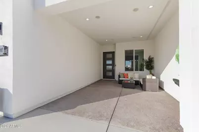 2252 E South Mountain Avenue, Phoenix, AZ 85042 - Photo 3