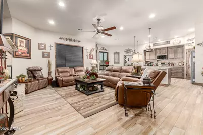 17524 E Brooks Farm Road, Gilbert, AZ 85298 - Photo 5