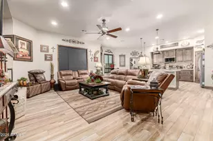 17524 E Brooks Farm Rd, Gilbert, AZ 85298 - Photo 5