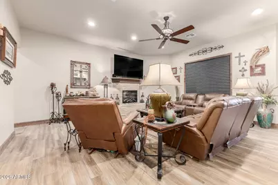 17524 E Brooks Farm Road, Gilbert, AZ 85298 - Photo 7