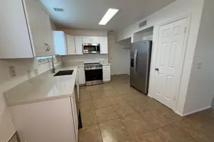 909 E Escuda Dr, Phoenix, AZ 85024 - Photo 9