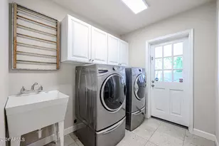 327 E Keim Dr, Phoenix, AZ 85012 - Photo 17