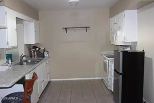 10846 W Santa Fe Dr, Sun City, AZ 85351 - Photo 11