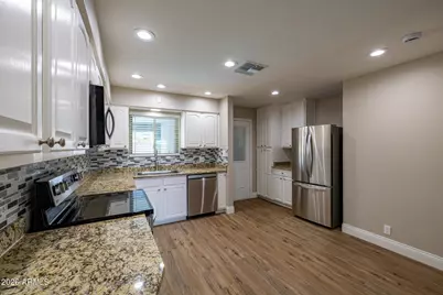 323 N Hunt Drive E, Mesa, AZ 85203 - Photo 15