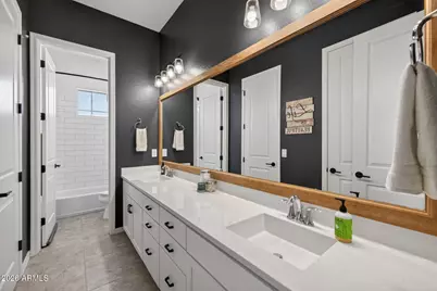 14233 S 179th Avenue, Goodyear, AZ 85338 - Photo 9