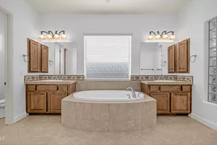 1606 W Silentcove Ln, Phoenix, AZ 85085 - Photo 19