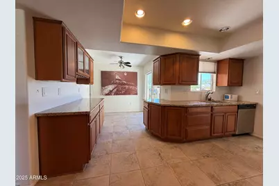 10416 W Prairie Hills Circle, Sun City, AZ 85351 - Photo 17