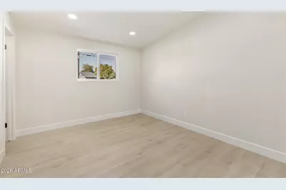 4936 W Highland Avenue W, Phoenix, AZ 85031 - Photo 13