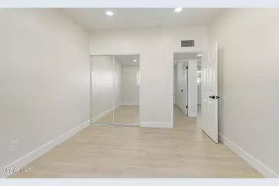 4936 W Highland Avenue W, Phoenix, AZ 85031 - Photo 15