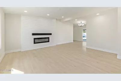 4936 W Highland Avenue W, Phoenix, AZ 85031 - Photo 7