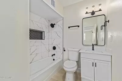 4936 W Highland Avenue W, Phoenix, AZ 85031 - Photo 19