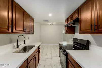 4267 N 68th Lane, Phoenix, AZ 85033 - Photo 11