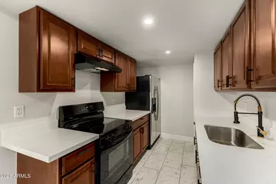 4267 N 68th Lane, Phoenix, AZ 85033 - Photo 9