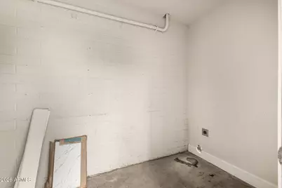 4267 N 68th Lane, Phoenix, AZ 85033 - Photo 23