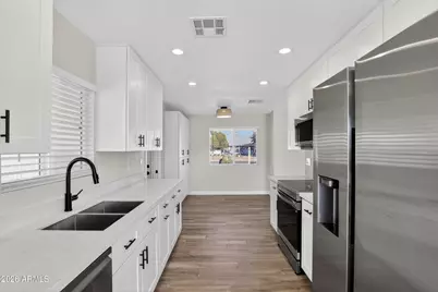 2355 W Waltann Lane, Phoenix, AZ 85023 - Photo 5