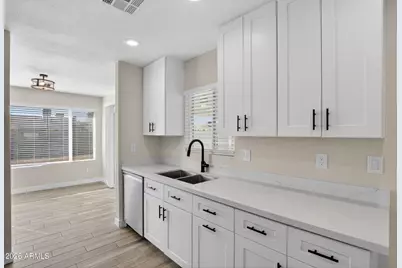 2355 W Waltann Lane, Phoenix, AZ 85023 - Photo 7