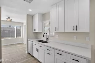 2355 W Waltann Ln, Phoenix, AZ 85023 - Photo 7