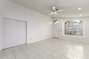 3525 E Wickieup Ln, Phoenix, AZ 85050 - Photo 7